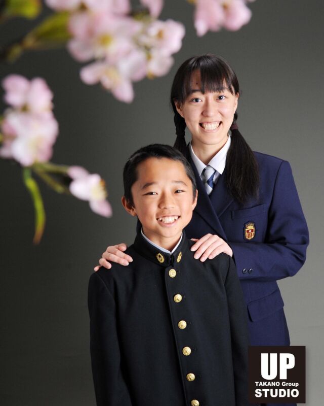 【記念写真】
卒業式シーズン到来🌸

この時期にご家族で一緒に撮影してみませんか？☺️
ご連絡お待ちしております✨

.

STUDIOUP -スタジオアップ- 新宿三丁目店

〒160-0022
東京都新宿区新宿3-3-2
京王新宿三丁目第二ビル4階
☎️03-3351-1025
open : 9:30 〜 18:00
close : 毎週木曜日

記念撮影の他にも#就活 #インターン #証明写真 #プロフィール写真 も承っております。

***************************
プロフィールアカウント
@studioup_photo 

記念写真アカウント
@studioup_family_photo 
***************************

#記念写真 #家族写真 #フォト #フォトスタジオ #写真館 #東京 #新宿 #スタジオアップ #familyphotography #photography #memorial #studioup #tokyo #写真好きな人と繋がりたい #ファインダー越しの私の世界 #jk #入学記念 #卒業記念 #入学写真 #卒業写真 #family #卒業 #卒業式 #青春 #おめでとう #制服
