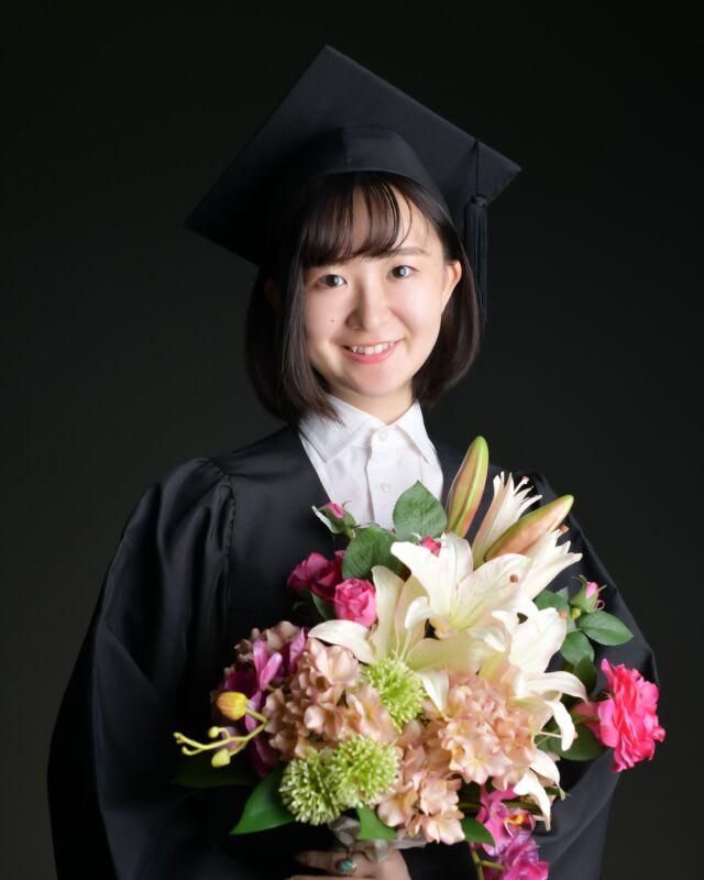 ご卒業おめでとうございます。

早稲田で過ごした時間の集大成。
その節目を、きちんとした一枚に。

ガウン姿はもちろん、
スーツ姿での撮影も人気です。

厳かな黒背景での正統派カットも、
自然な表情を残すカットも、
どちらも大切な“卒業記念”。

数年後、
「あの時撮ってよかった」と思える写真を。

卒業記念撮影 受付中
プロフィールリンクよりご予約ください。

#早稲田
#早稲田卒業
#卒業記念
#卒業写真
#学位記
#ガウン姿
#記念写真
#家族写真
#STUDIOUP