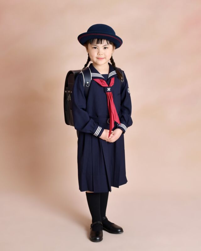 新しいランドセル。
少し大きな制服。

はじまりの一枚は、
きちんと残しておきたい。

小学校入学の記念写真。
今しか撮れないこの姿を、
丁寧に。

📍STUDIO UP
ご予約受付中

#小学校入学
#入学記念
#入学写真
#ランドセルフォト
#新一年生
#はじまりの春
#成長記録
#今しか撮れない
#制服姿
#記念写真
#家族写真
#スタジオ撮影
#東京写真館
#慶應
#早稲田
#東大