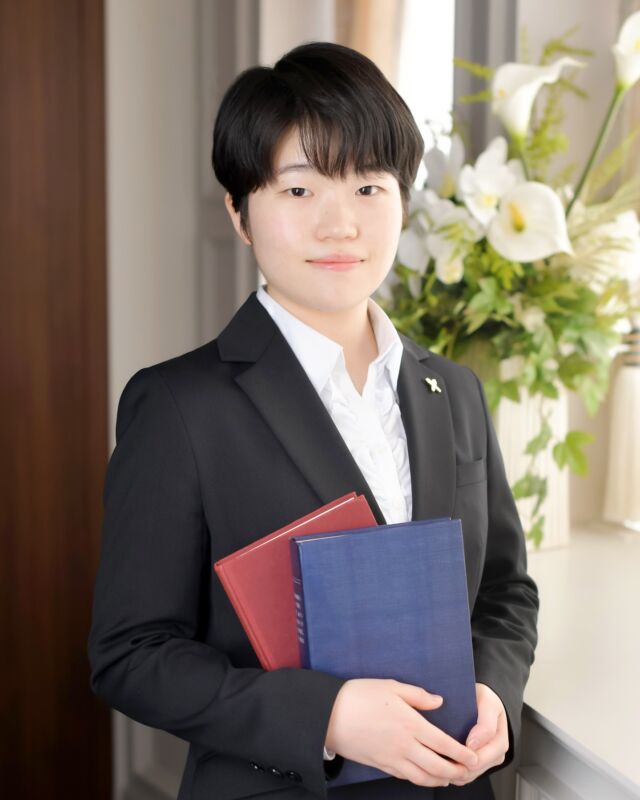 大学入学という新たなスタートに。

これから始まる日々を前に、
今の自分を記念写真として残しました。

少しの緊張と、これからへの期待。
そのどちらも大切な一瞬です。

節目の一枚として、
これから先も振り返ることのできる写真に。

ご入学おめでとうございます。

撮影のご予約・詳細は
プロフィールのリンクよりご覧ください📷

#大学入学
#入学記念写真
#入学フォト
#慶應義塾大学
#慶應入学
#記念写真
#スタジオ撮影
#写真スタジオ
#東京写真館
#新宿写真館
#春から慶應
#新生活スタート
#スタジオアップ